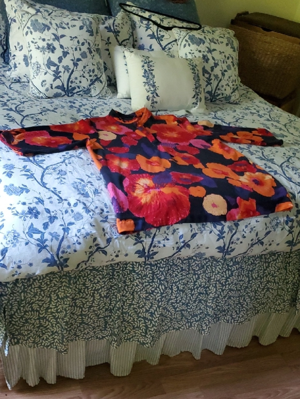 CURATED BY RUA'H KIBRIYA: Bright Floral Tunic Top With 3/4 Sleeves, Pockets EUCx